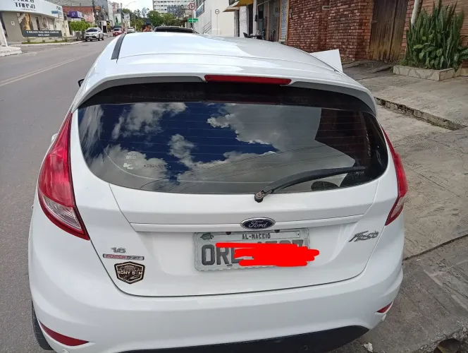 Ford Fiesta 1.6 16V Flex Aut. 5P 2016