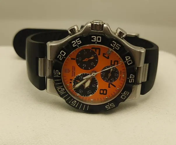 Vendo relógio Victorinox Summit XLT Swiss Army.