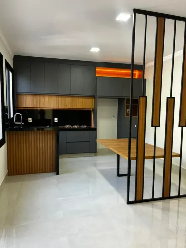 Imóvel para aluguel possui 250 metros quadrados com 3 quartos