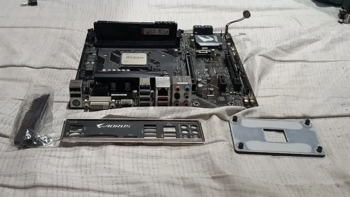 Placa-mãe, Processador e memórias