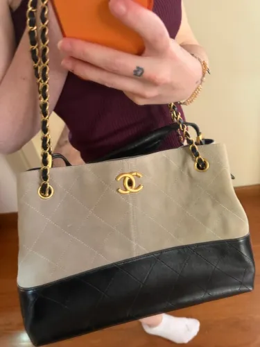 Bolsa Chanel preta e cinza