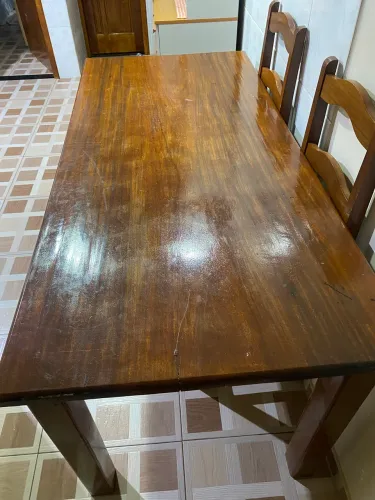 Mesa de 6 lugares com as cadeiras