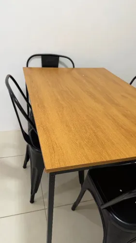 Mesa de jantar 4 lugares