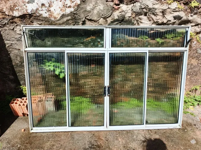Janela de alumínio com Vidro