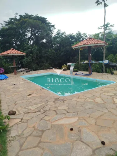 CHÁCARA À VENDA EM JOANÁPOLISGO | 12.500 M² COM RIO, NASCENTE E PISCINA
