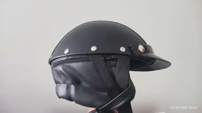 CAPACETE COQUINHO FORRADO EM COURO. 