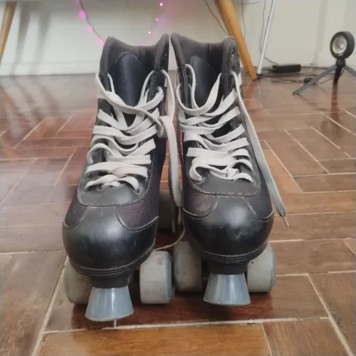 Patins quad/4 rodas 38 + capacete joelheira e protetor de corovelo