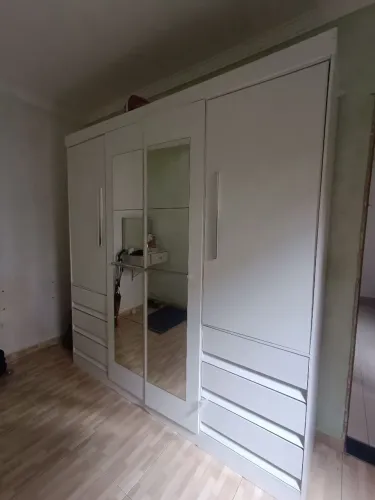 Guarda-roupa de casal