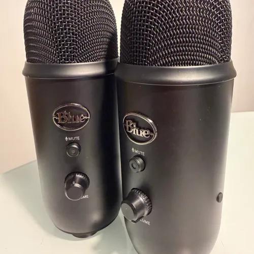2 Microfones Blue Yeti Blackout USB (Somente O Microfone) - Oportunidade