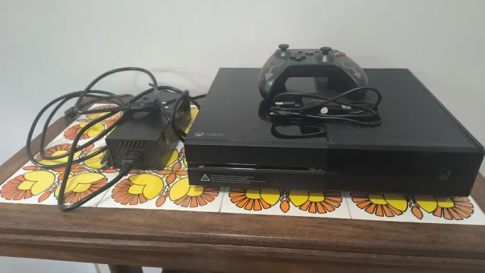 Vendo Xbox One semi novo R$650,00