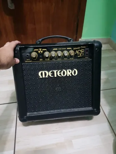 Amplificador de Guitarra Meteoro ADR20