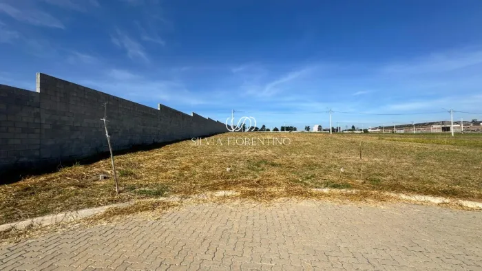 Terreno em Condomínio à Venda em Taubaté-SP, Centro 217m² de Área