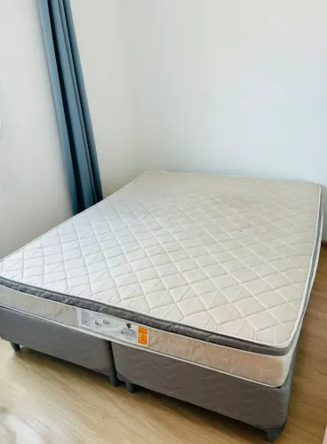 Cama de casal box Queen Montreal