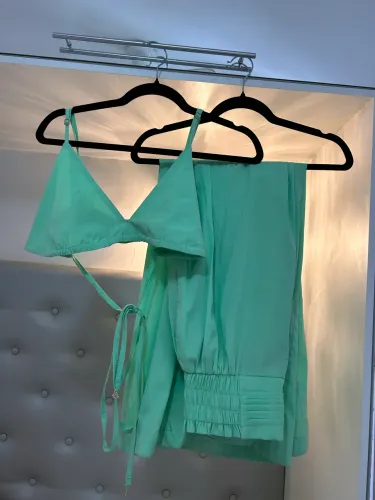OPORTUNIDADE Conjunto top e calça elegante