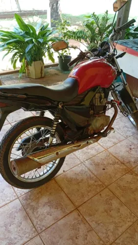 Vende-se 150 em dias no jeito de tranferir, moto sem nada pra fazer , só tranferir!