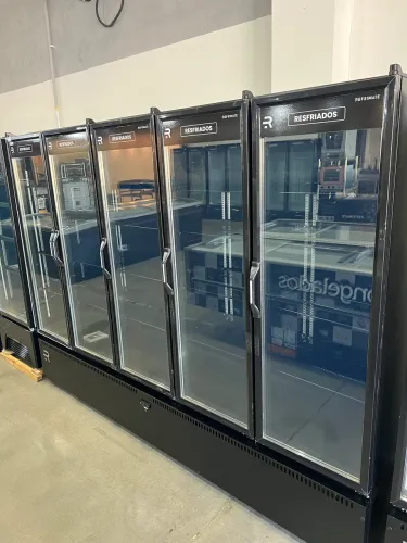 Auto serviço 5 portas resfriados total black 1640 litros nova 