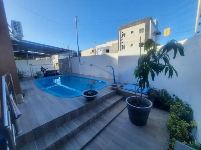 Linda casa com piscina em Mangabeira 8!!!