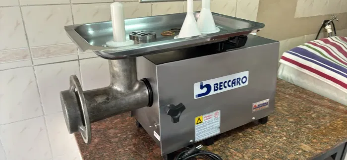 Picador de carne beccaro boca 22