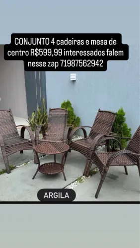 Mesa de centro com quatro cadeiras