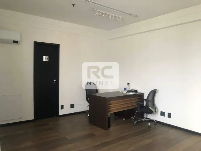 Conjunto de sala com área de 53m², mobiliada e 02 vagas de garagem, no Bairro Carmo - Belo