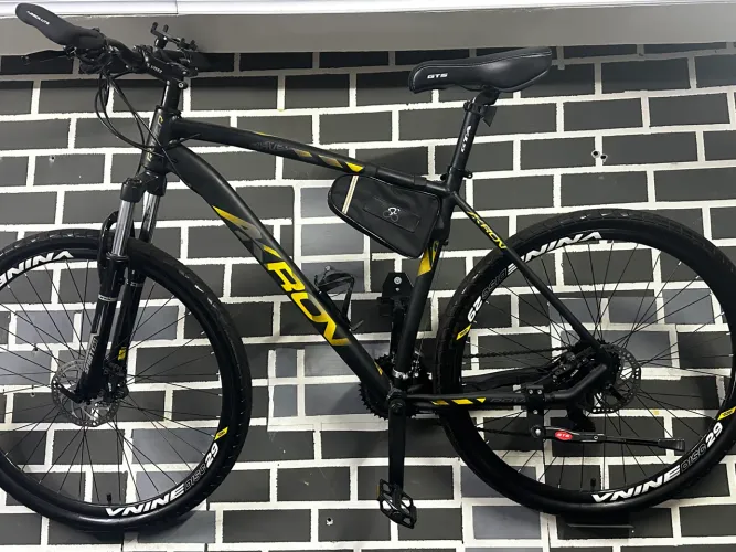 BICICLETA MTB ALUMINIO AKRON PRETA/ AMARELA ARO 29 TAMANHO 21