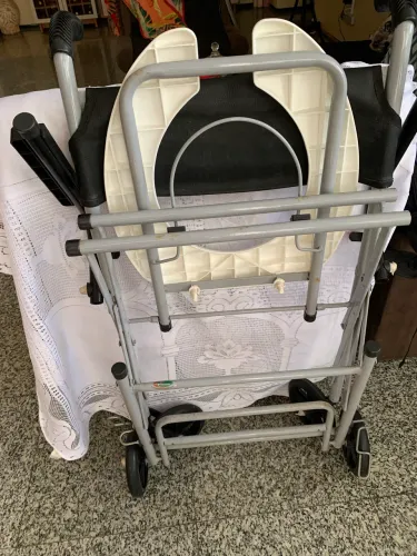 Cadeira higiênica semi nova