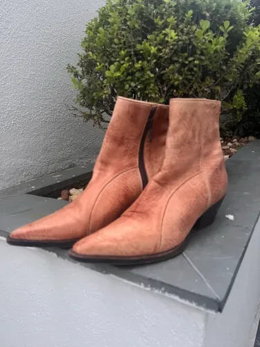 Botas feminina em couro legítimo estilo Texana