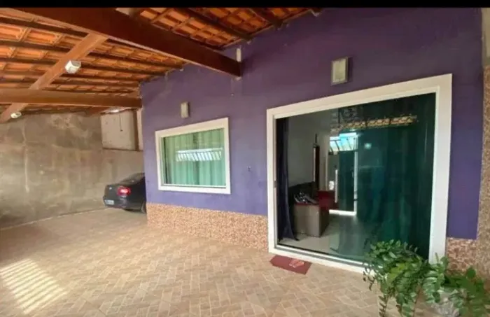 Casa com dois quartos charmosa e tranquila