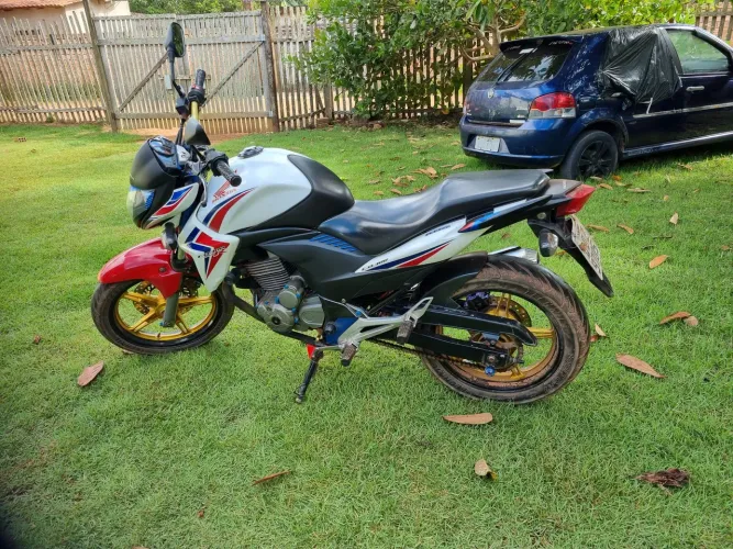 MOTO HONDA CB300
