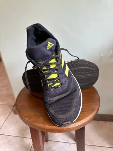 Tênis adidas
