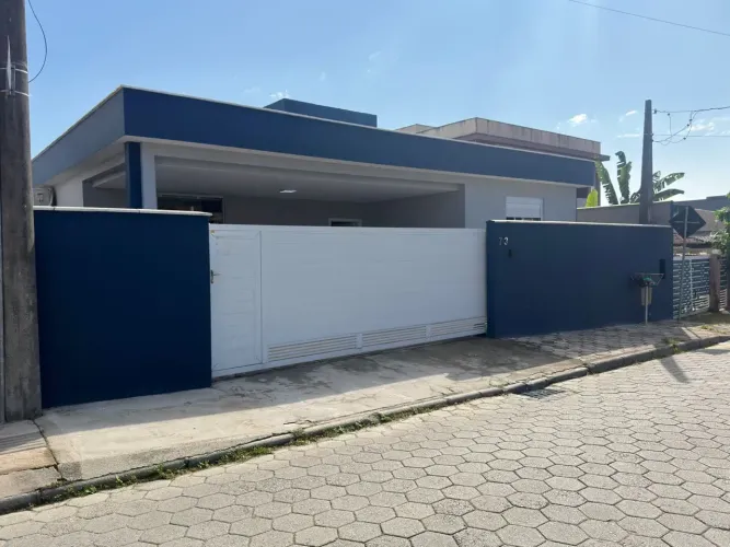 Casa no Bairro Ribeirão da Ilha em localização especial