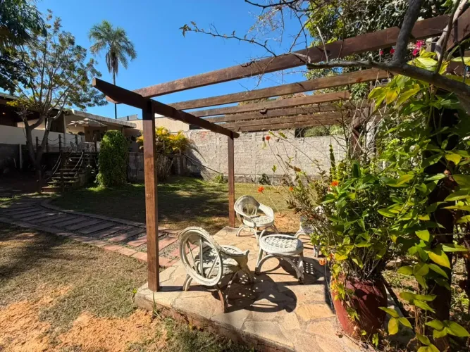 } Casa Arborizada no Jockey Club, Vicente Pires | Pronta para Mora -