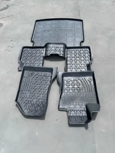 Tapete emborrachado com borda elevada Jeep Compass
