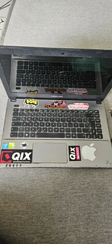 Notebook ASUS Core i5 com GeForce 720M, Tela Quebrada, com Carregador