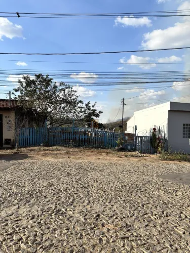 LOTE A VENDA BAIRRO MANOEL VALINHAS