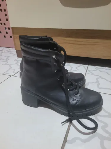 Vendo coturno preto - Tamanho 35
