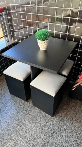 Mesa de varanda com 4 banquetas