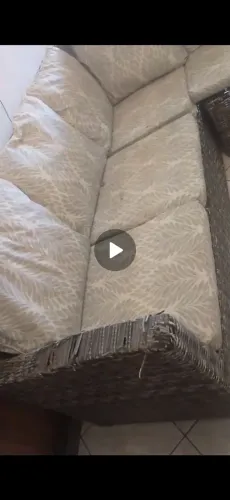 Sofa e mesa de vidro
