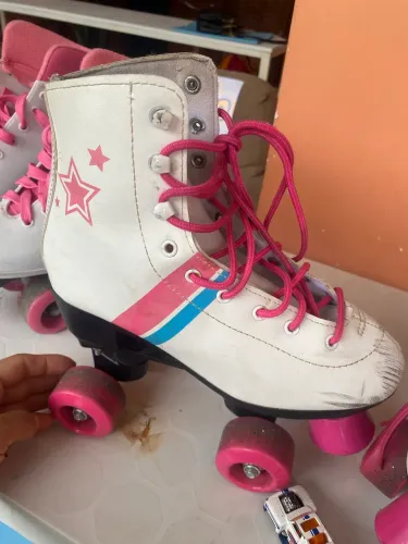 PATINS POUCO USADO