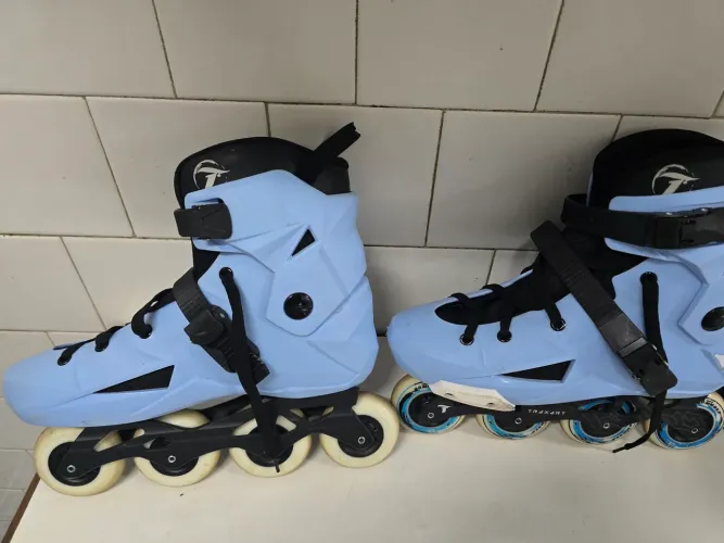 Patins Revolt Traxart, tamanho 12 (43/44) 80MM ABEC-9