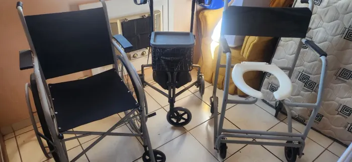 Cadeira banho , cadeira roda e andador