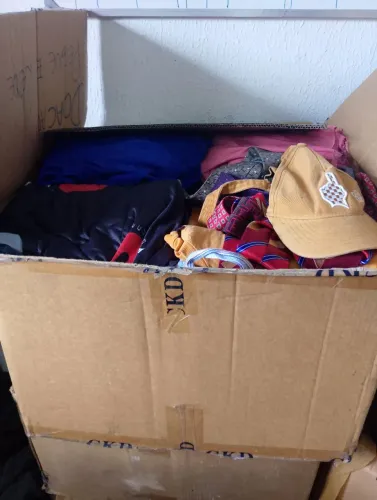 Roupas para bazar 100 unidades tamanhos e estilos diferentes