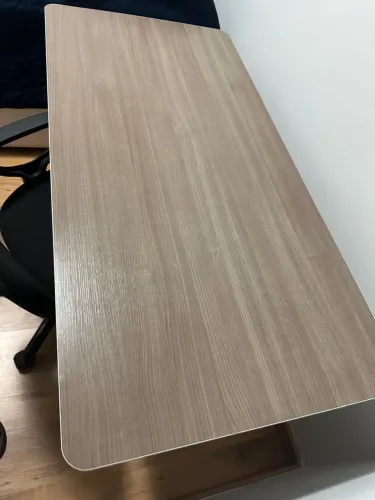 Mesa de estudo com cadeira giratória
