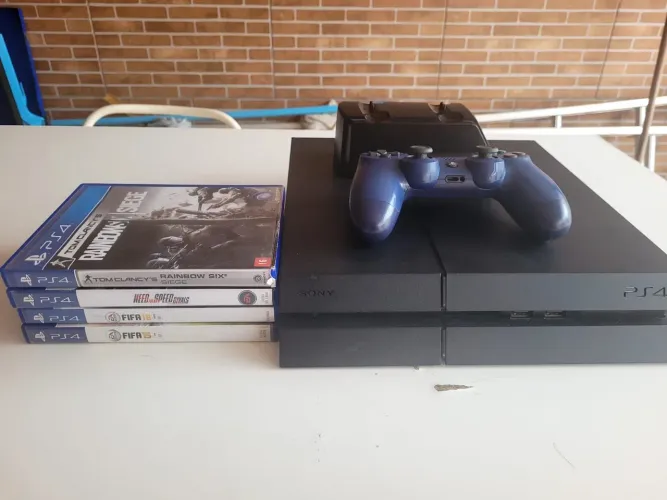 PS4 Fat 500GB + HD Externo 2TB + 1 Controle + 4 Jogos