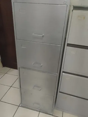 Armários gaveteiros de arquivos em ótimo estado