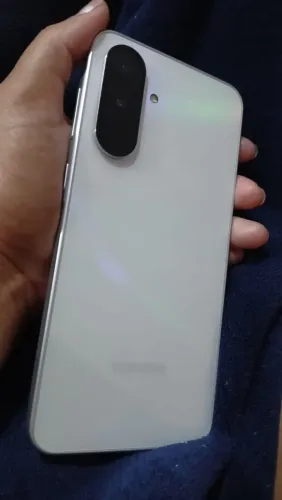 Vendo Samsung A36 praticamente novo vai fazer dois mês de uso 5G NFC TÁ completo chamar