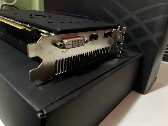 Placa de vídeo amd radeon rx590 8gb vram com apenas 8 meses de uso