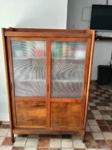 Cristaleira de antiguidade