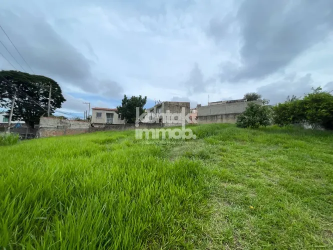Terreno Residencial em Condomínio à venda em Jardim Simus
