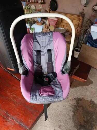 Bebe conforto Kiddo semi novo